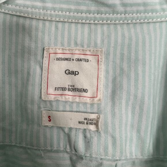 Gap The Fitted Boyfriend Striped Women's Shirt Size Small - Picture 2 of 12